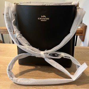 NWT Coach Mollie Bucket Bag